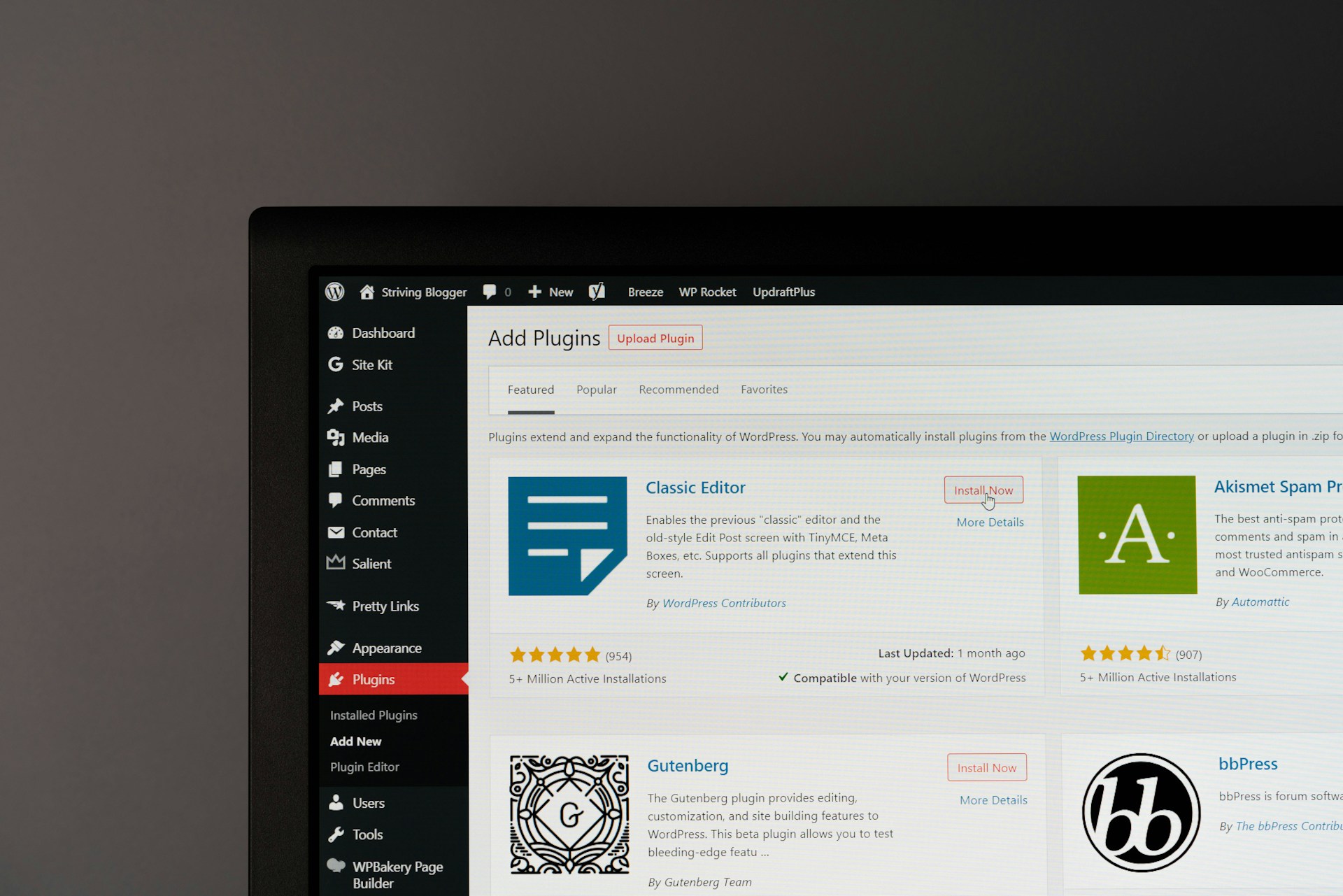 Pannello WordPress con gestione plugin e installazione funzionalità aggiuntive per siti web